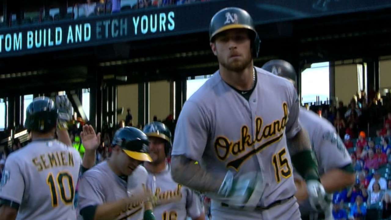 Atléticos ganan en Texas con grand slam de Lawrie