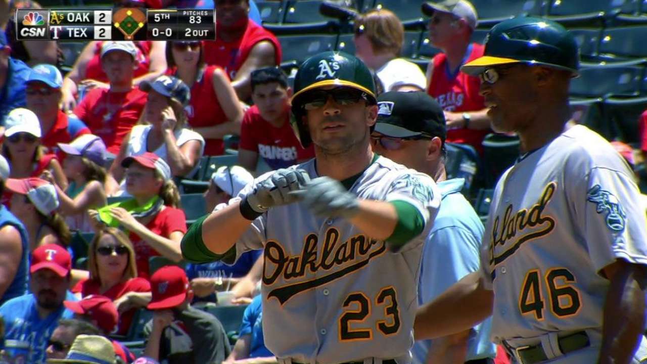 Fuld's game-tying single