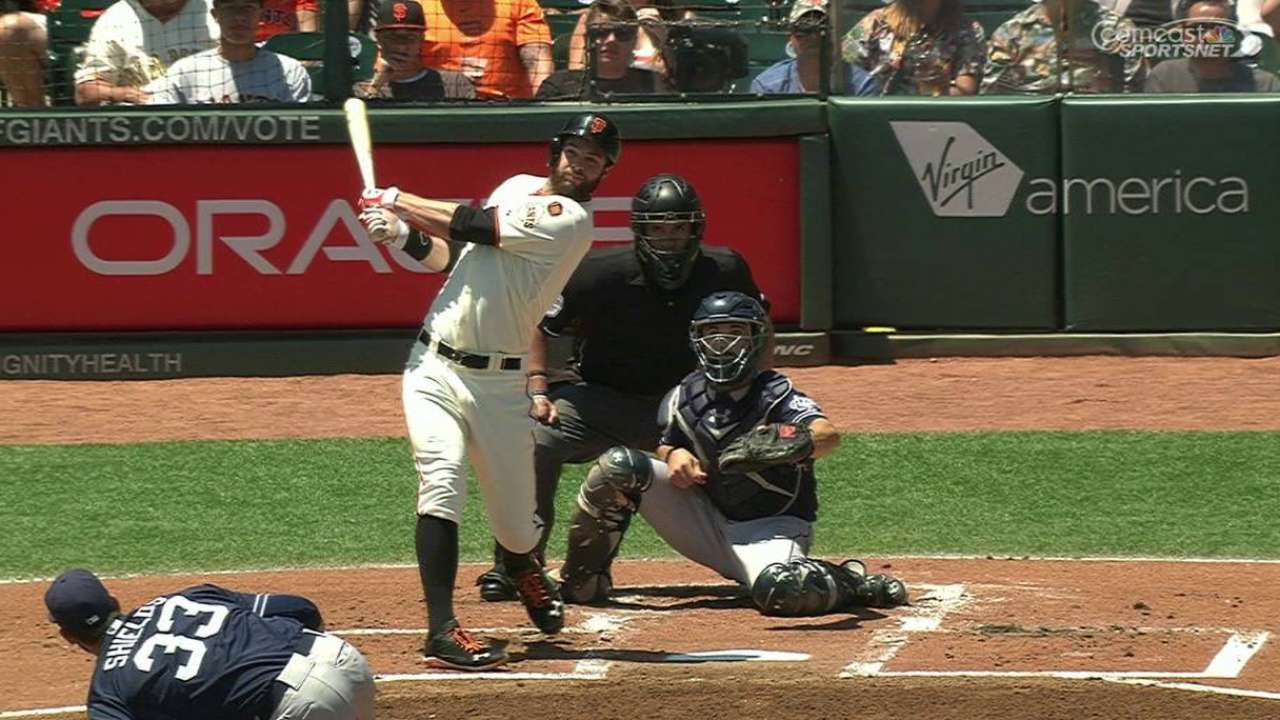 Gigantes conectan cuatro triples en paliza contra Padres