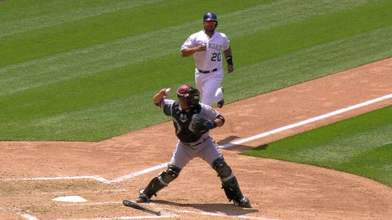 R. De La Rosa escapes jam