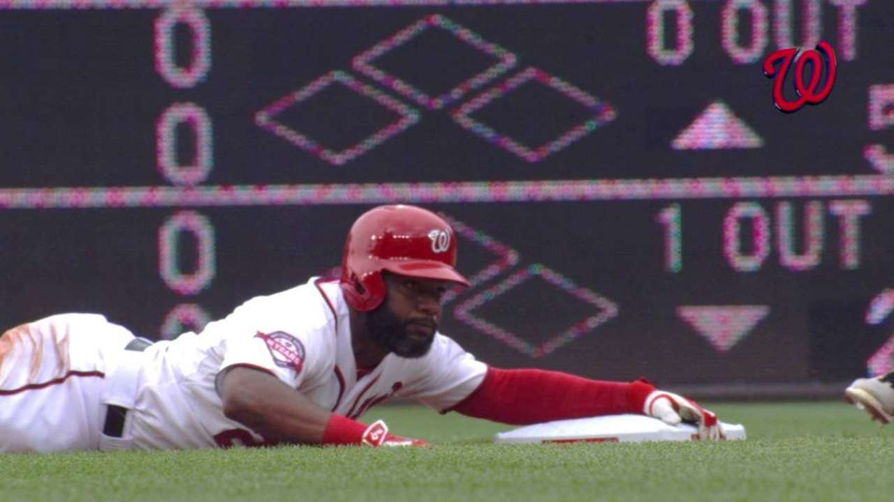 Markakis' record errorless streak ends