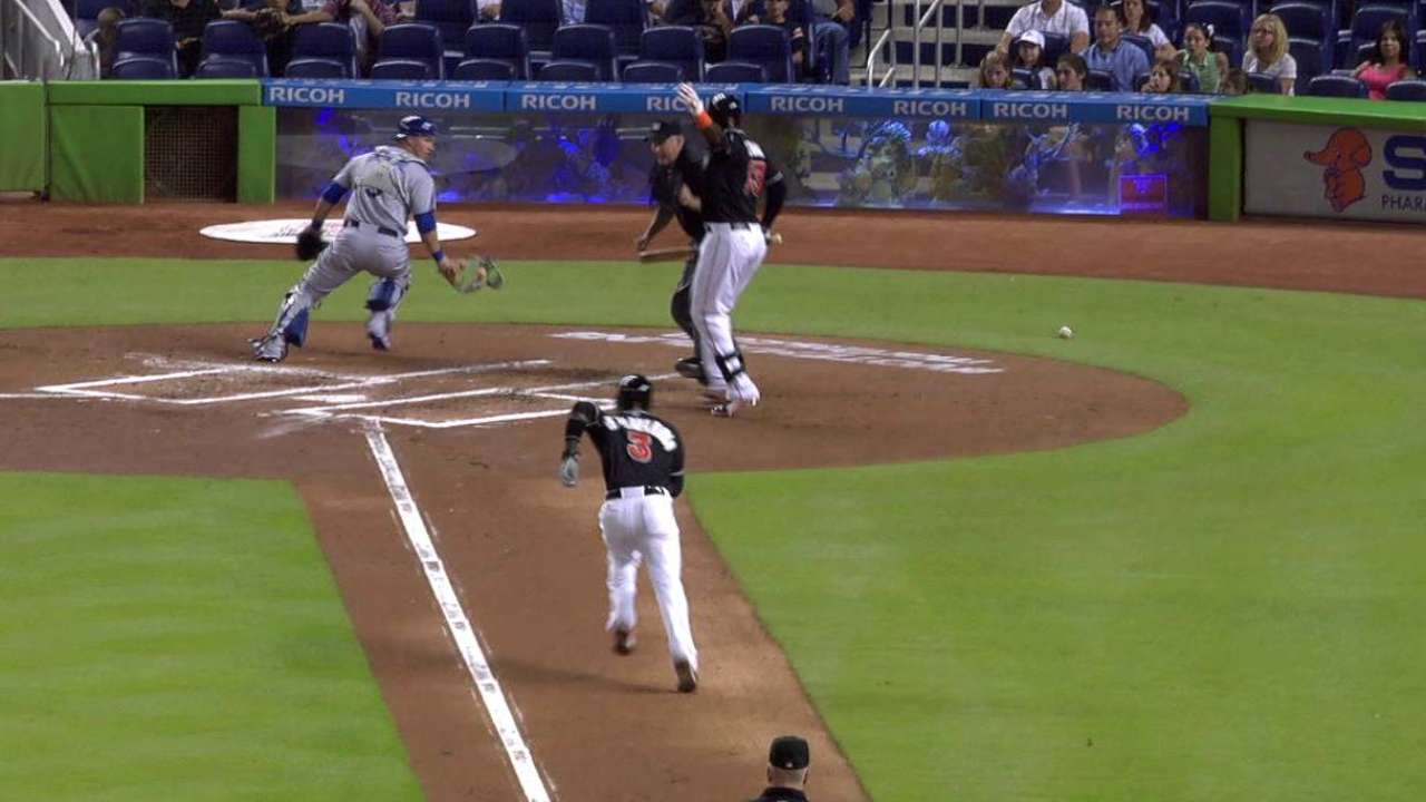 Hechavarria scores on wild pitch