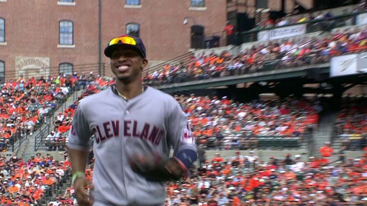 Lindor turns tough double play