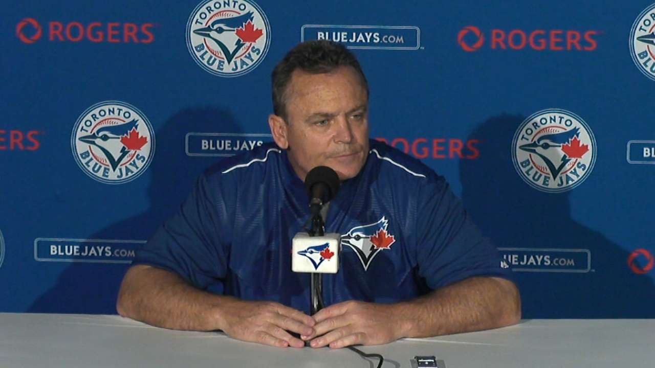 Bats unable to come to Dickey's rescue
