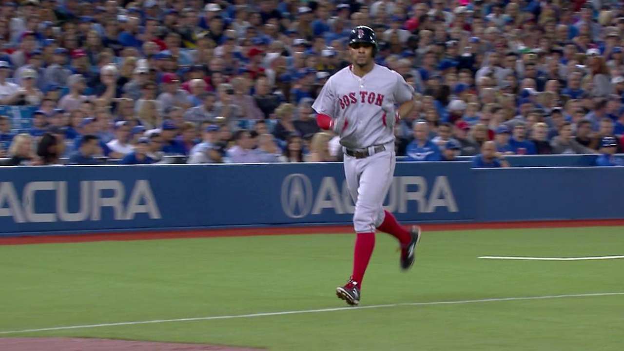 De Aza's bases-loaded walk