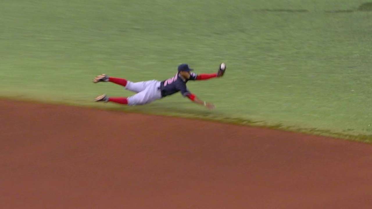 Lindor's awesome diving play