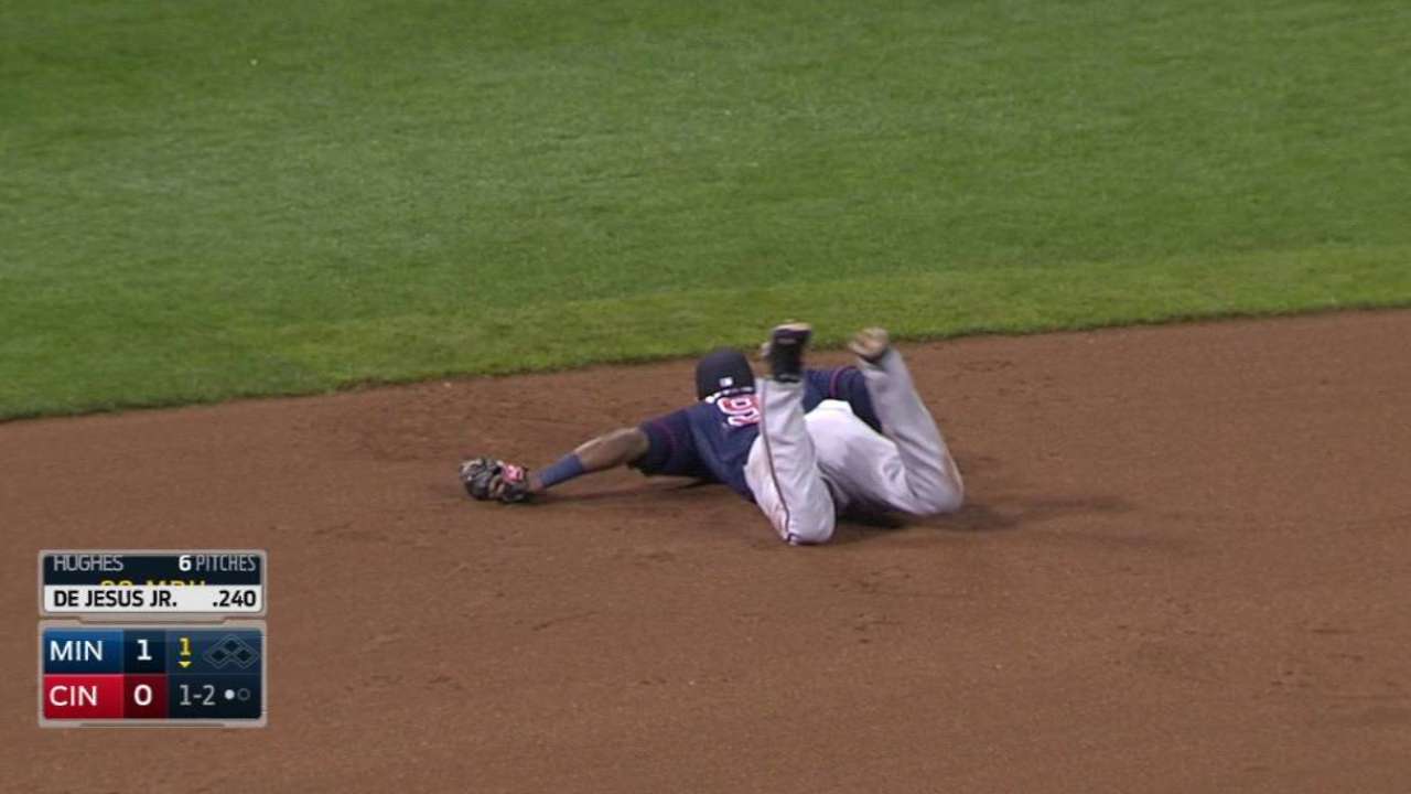 Nunez's diving grab