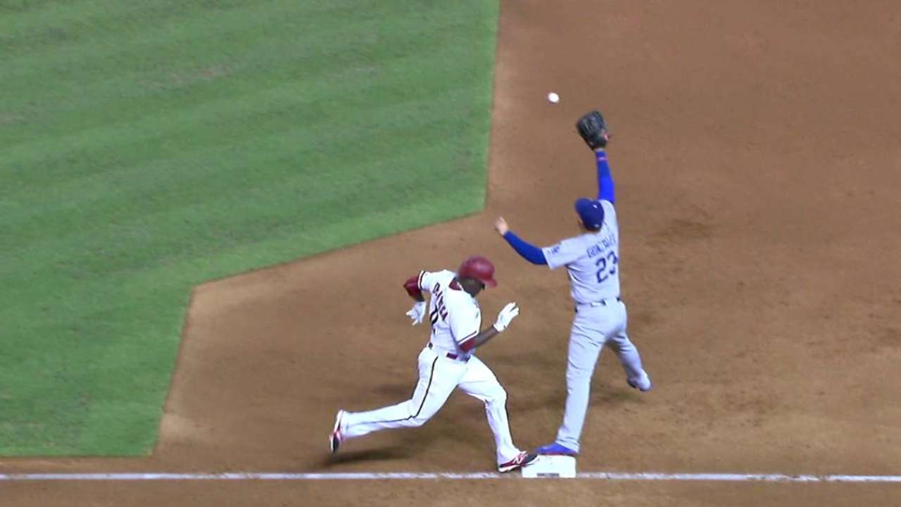 De La Rosa beats the throw