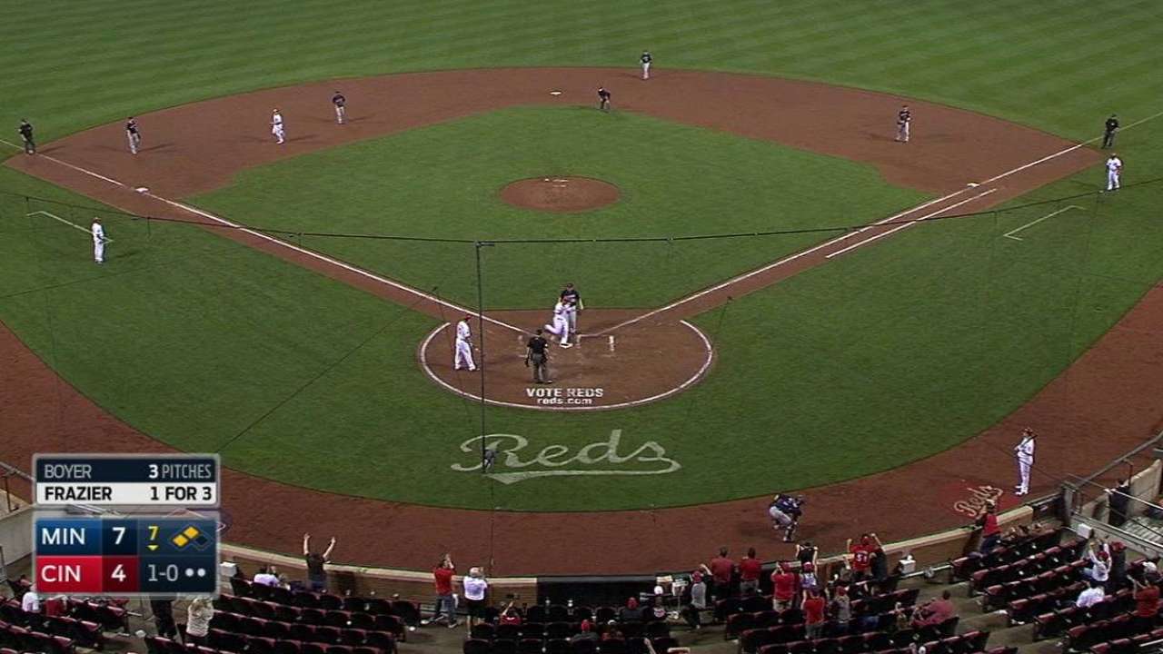 Reds score on wild pitch