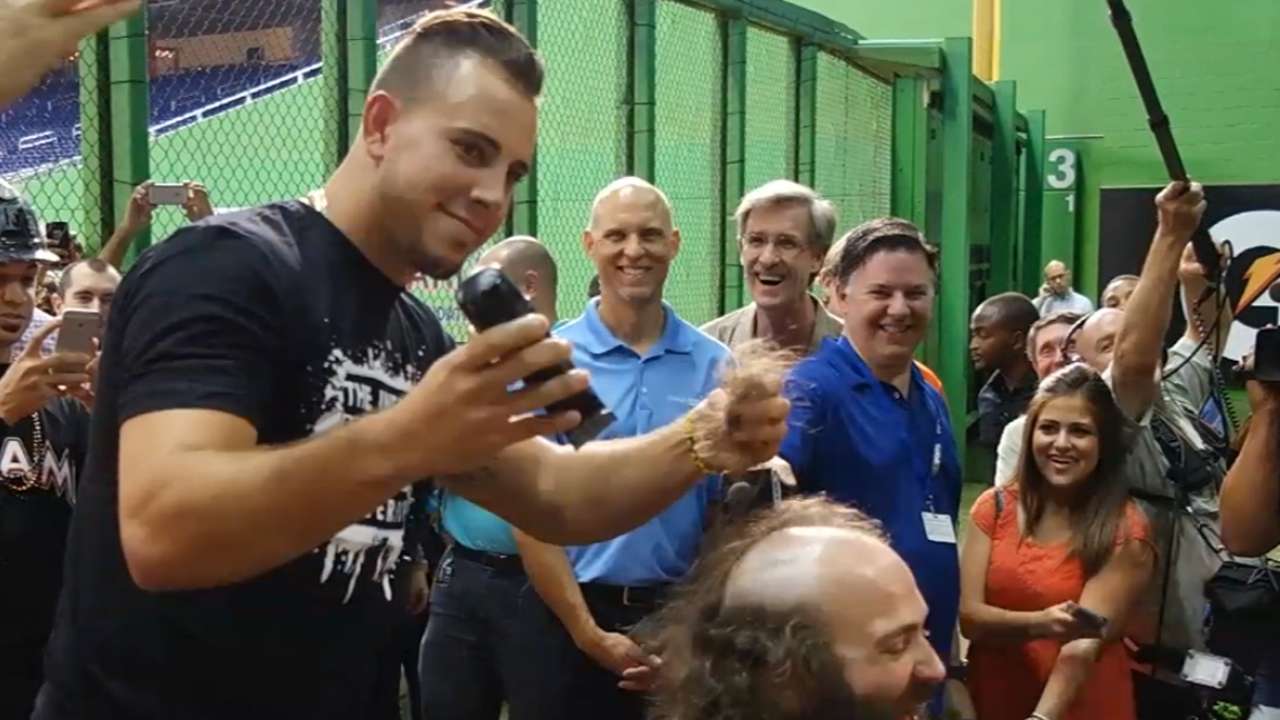Fernandez helps give 'The Jose Guy' haircut