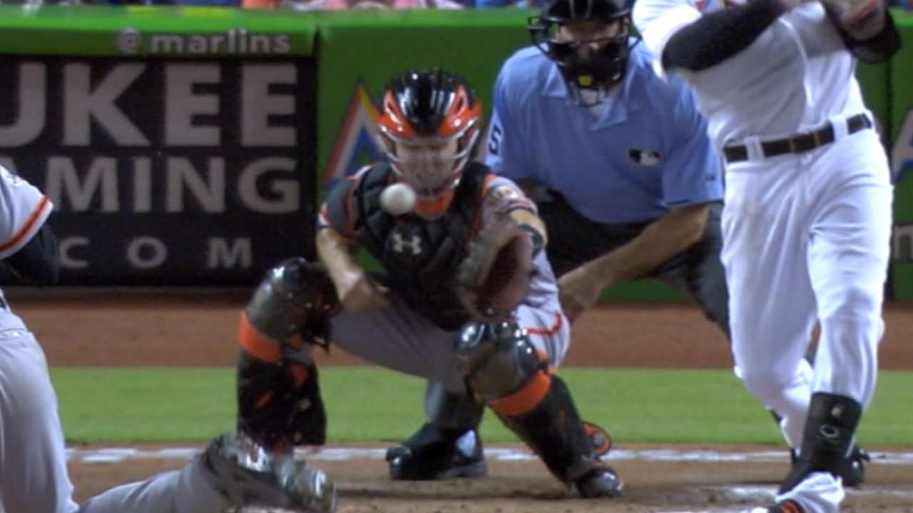 Posey takes foul off mask, passes concussion test