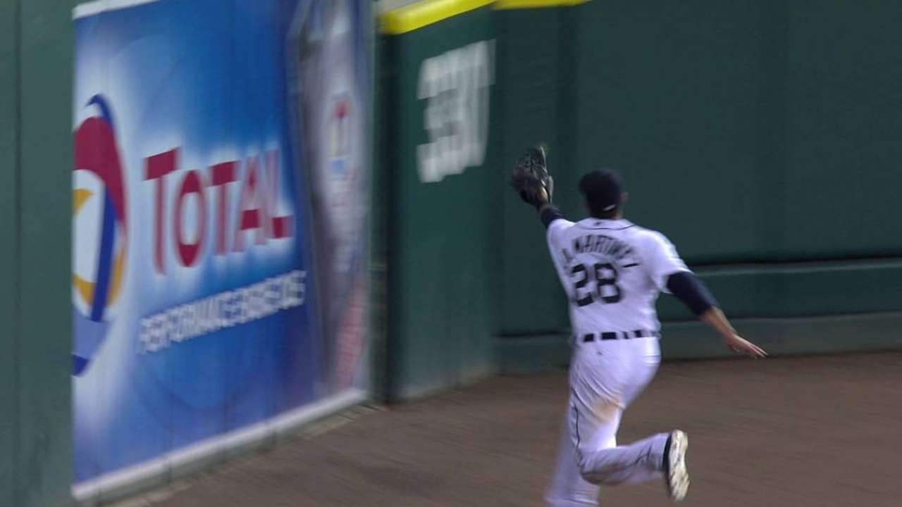 J.D. Martinez's running catch
