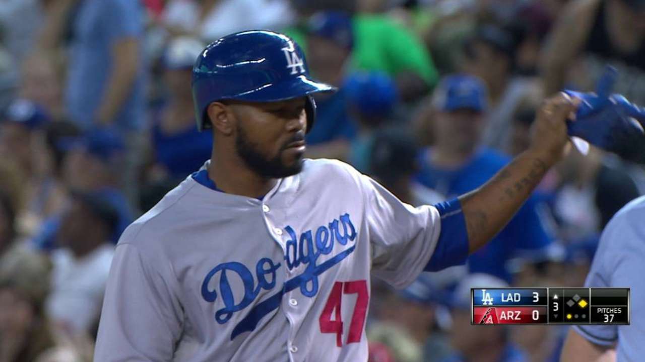 Hernandez, Howie lift Dodgers past D-backs