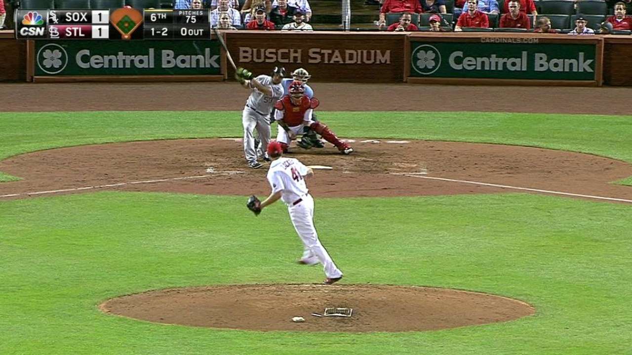 White Sox not deterred by delays, top Cards