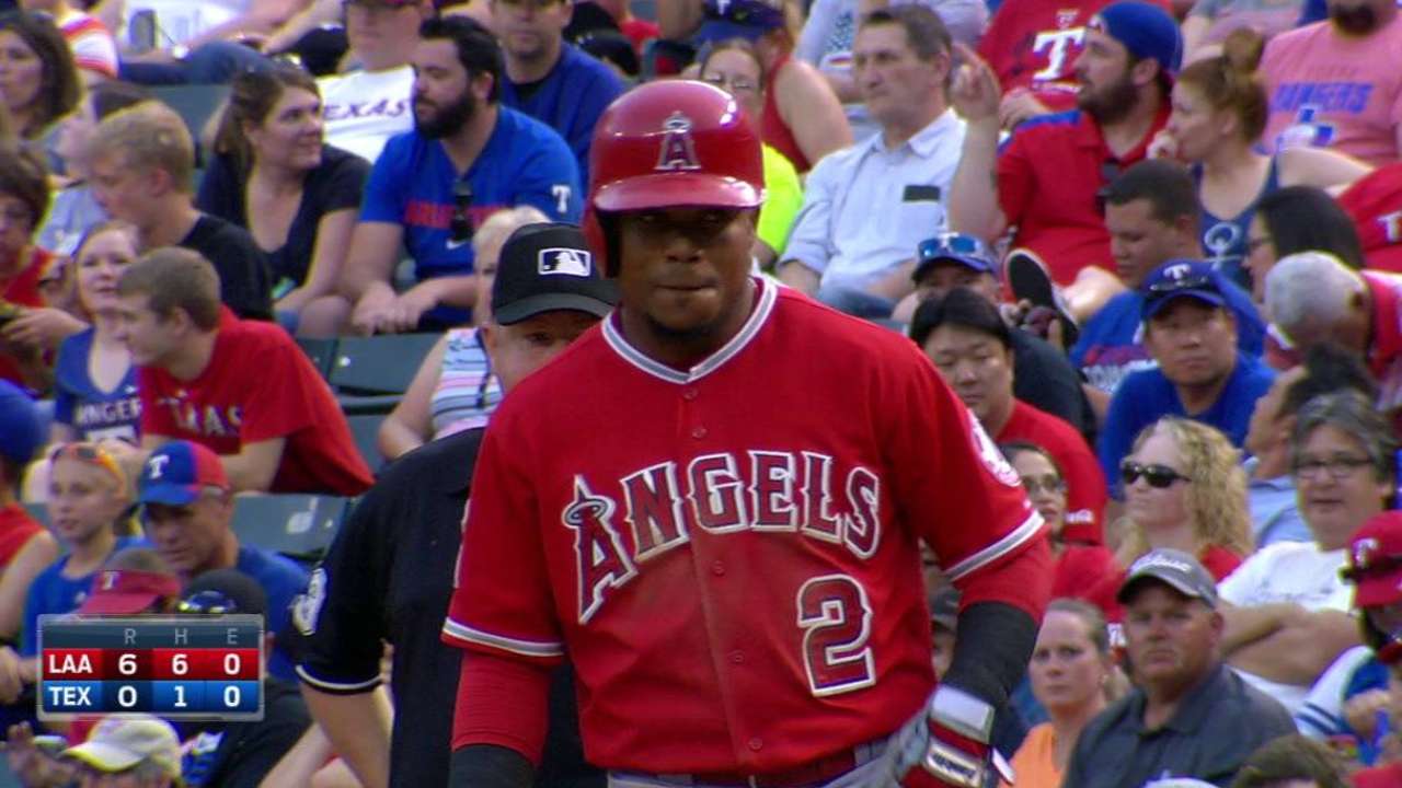 Angelinos apalean a Rangers con 5 hits de Aybar