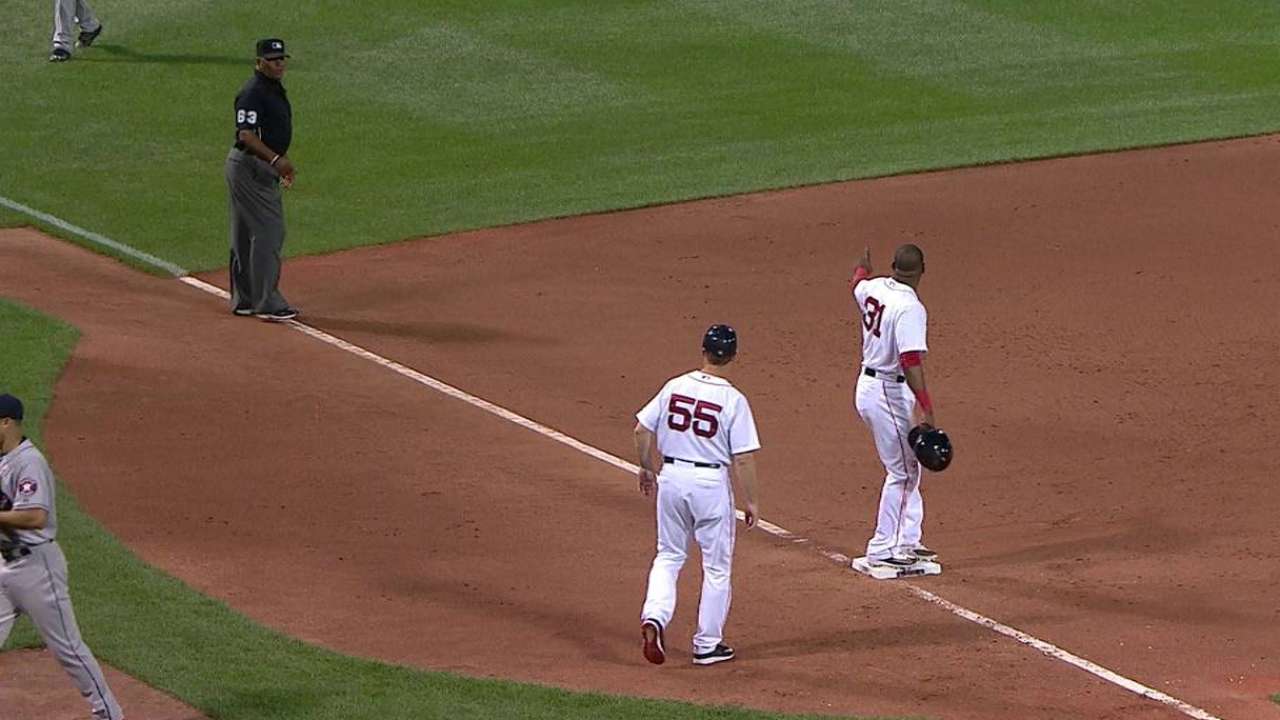 Carter makes heads-up throw ... for 4th out