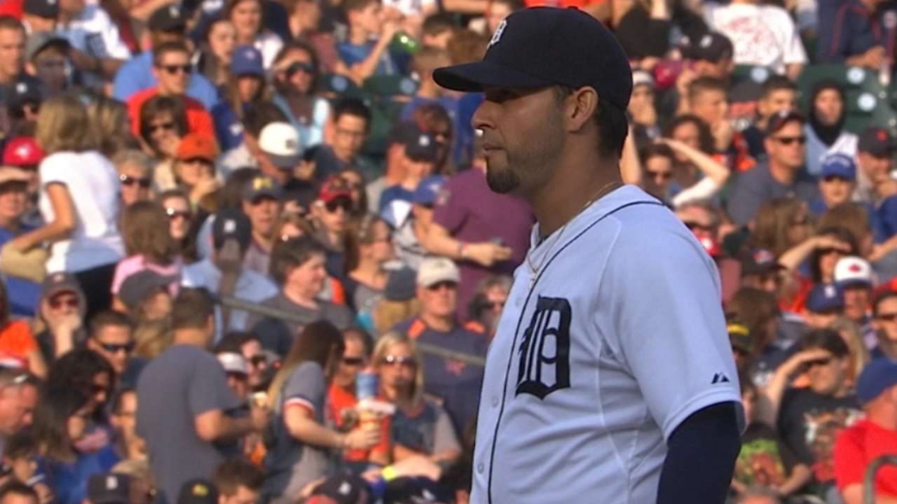 Sanchez flirts with no-no, Tigers hold on vs. Jays