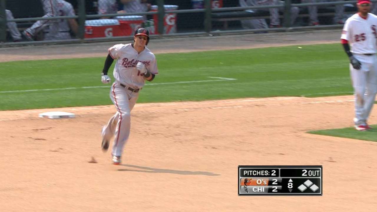 Machado's two-run homer