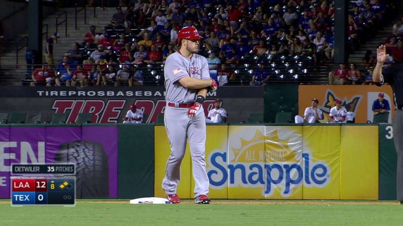 Santiago, Angels pintaron de blanco a los Rangers