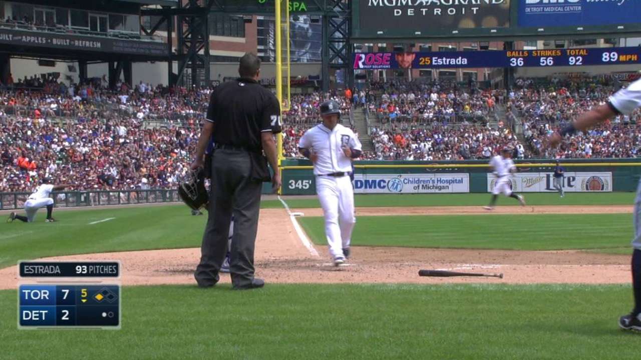 Kinsler's two-run triple