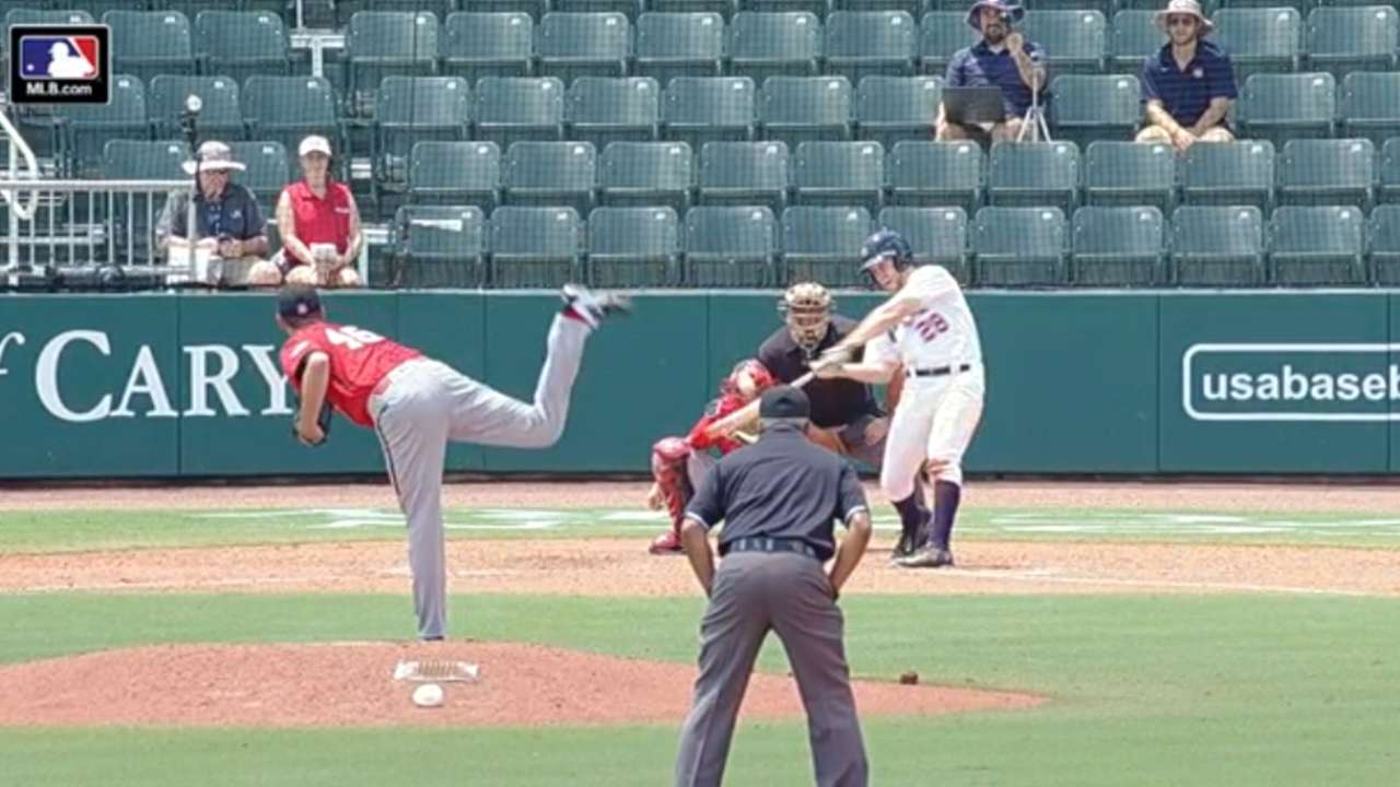 Mariners bring back Kivlehan from Texas
