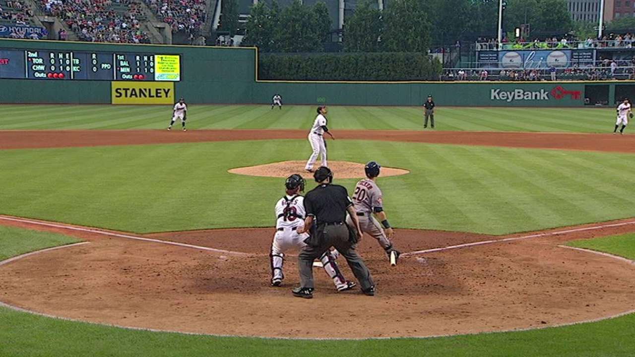 Keuchel gets plenty of support in 11th win