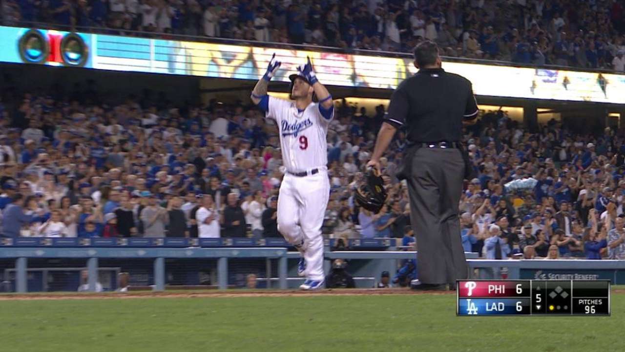 Grandal's three-run homer