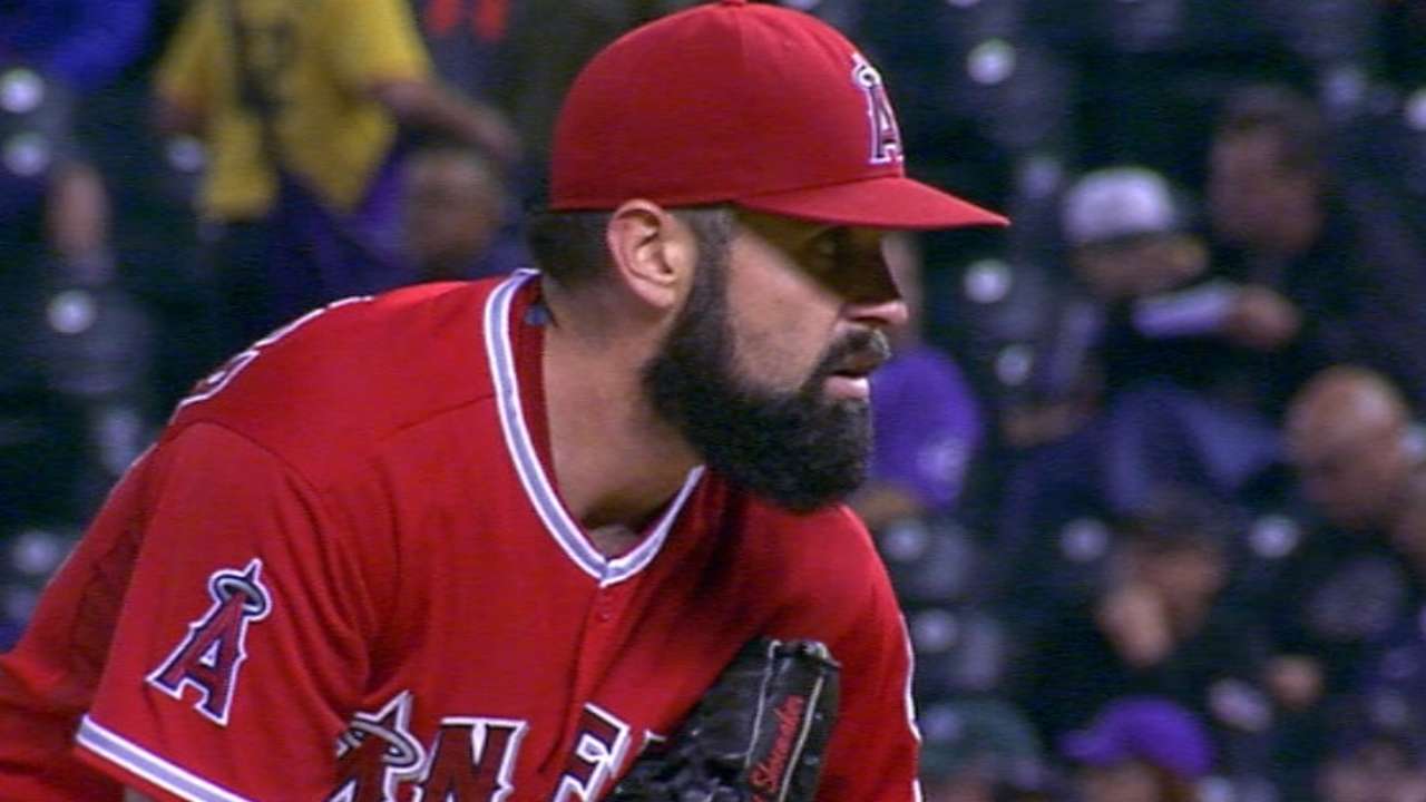 Shoemaker gets out of jam in 5th