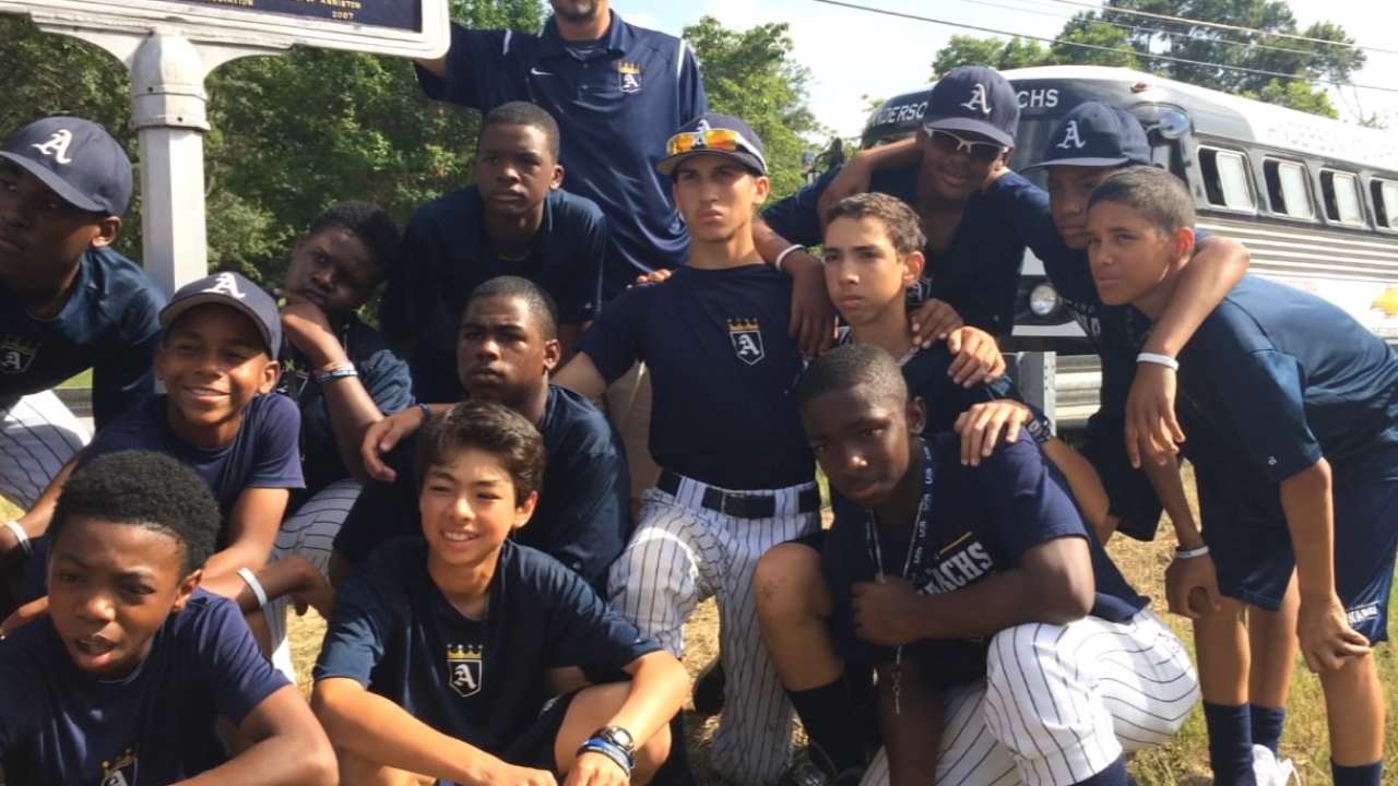 Mo'ne Davis meets Hammerin' Hank