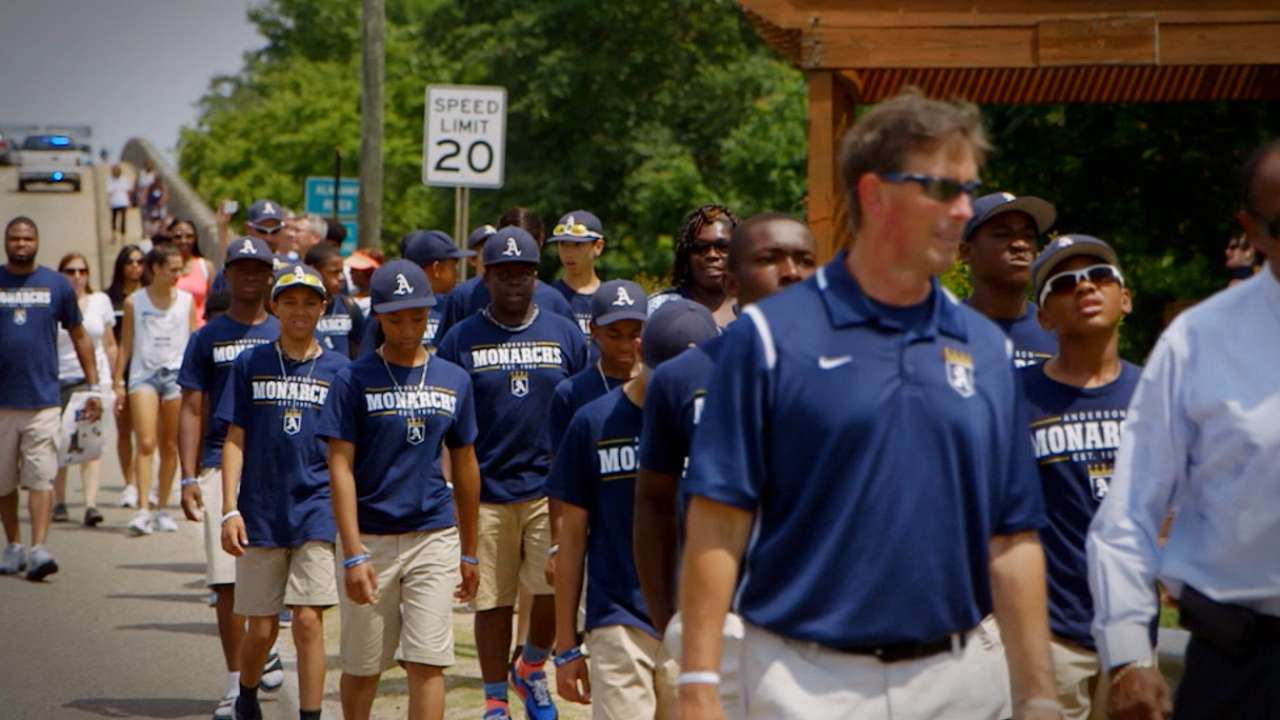 Mo'ne Davis, team end tour at MLB Network