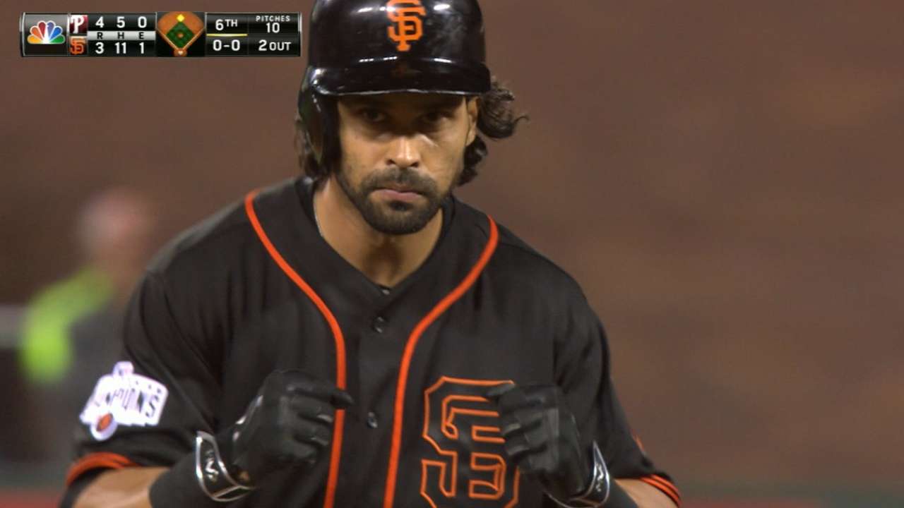 Giants surge to victory off Phillies' bullpen