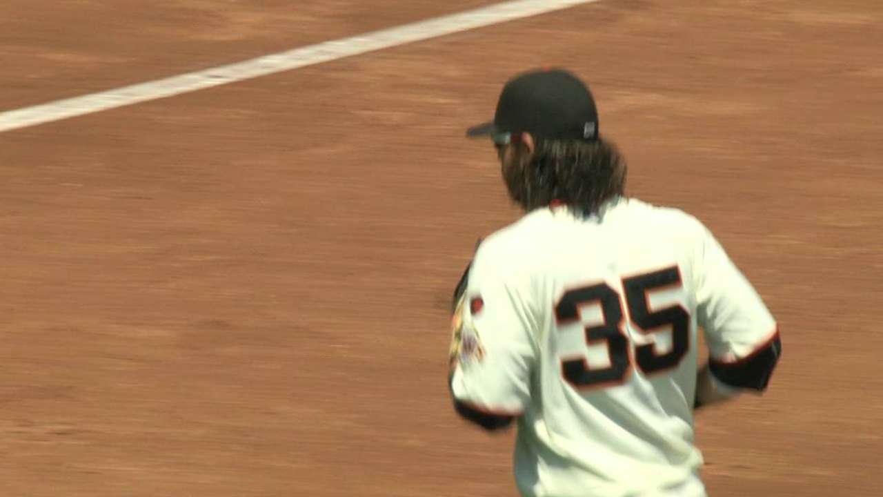 Posey turns tough double play