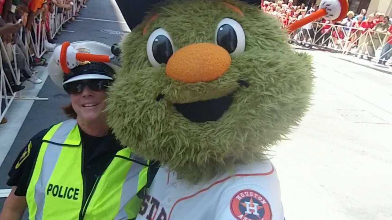 Orbit has fun on red carpet