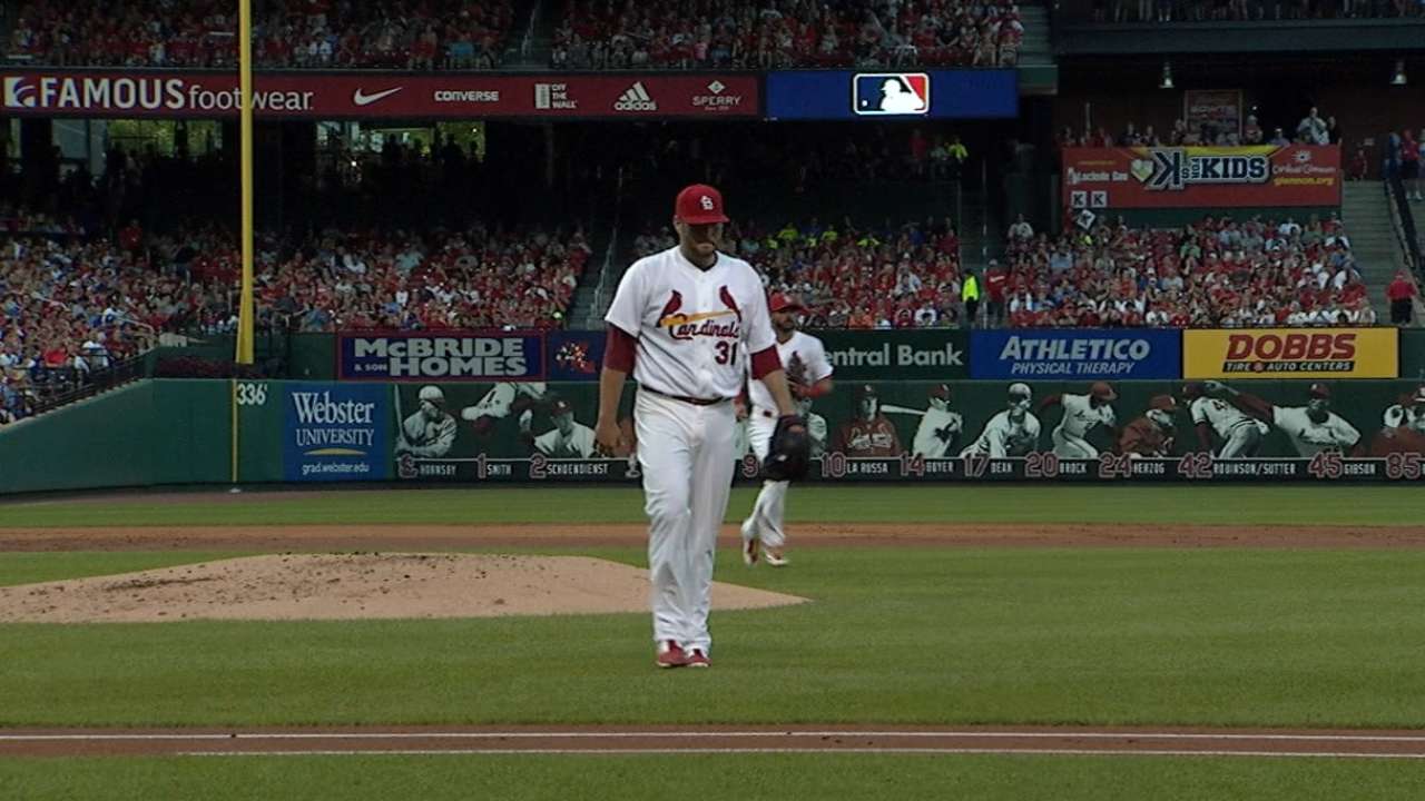 Lynn sets stage for Cardinals' comeback