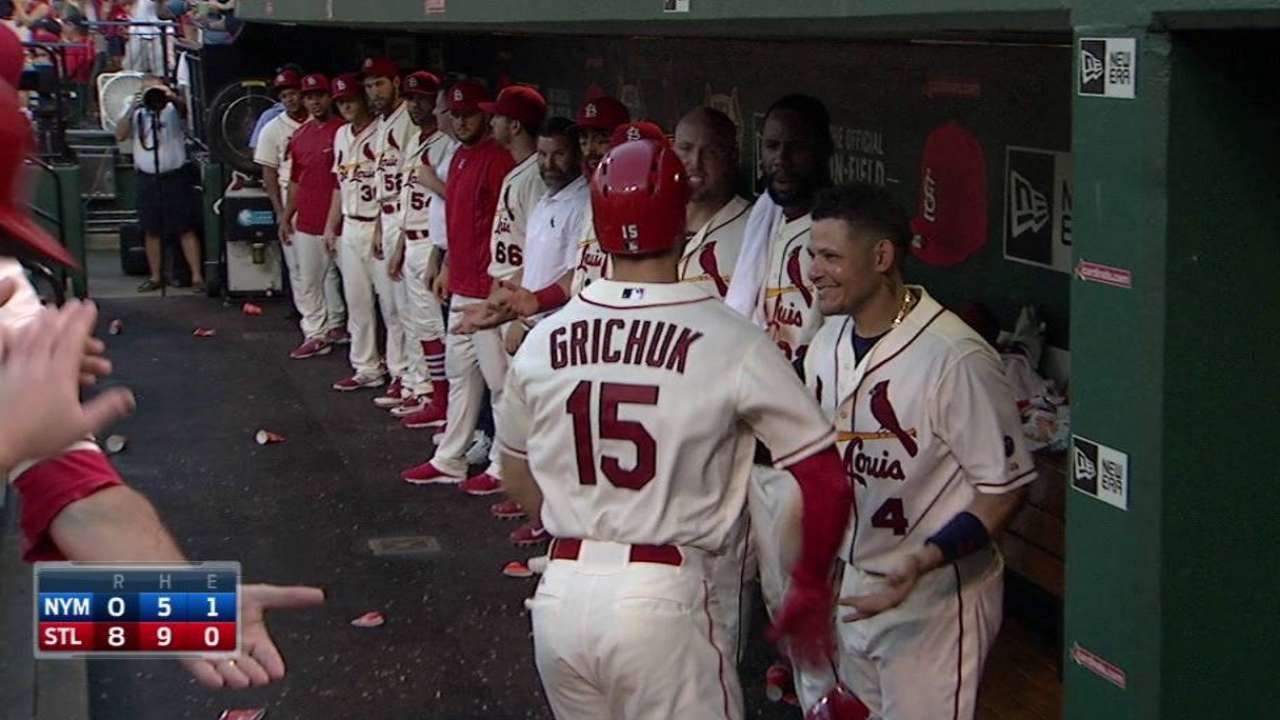 Cardinals score in bunches to rout Mets