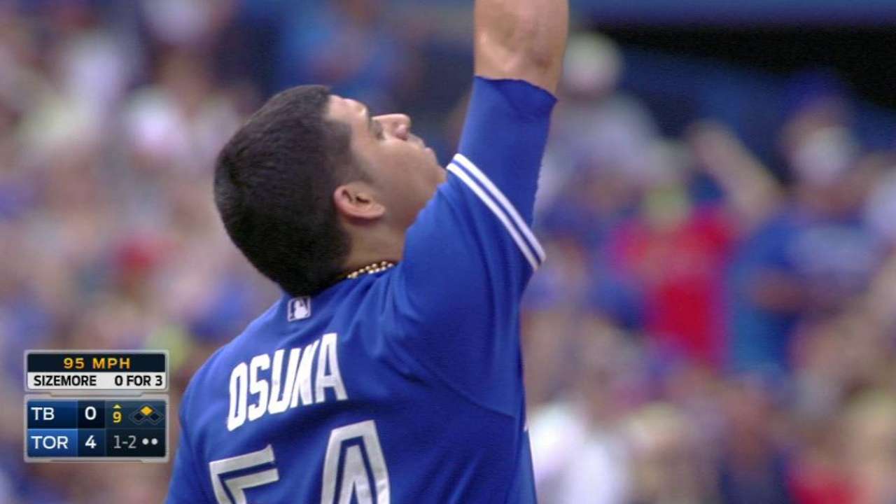 Osuna fans Sizemore