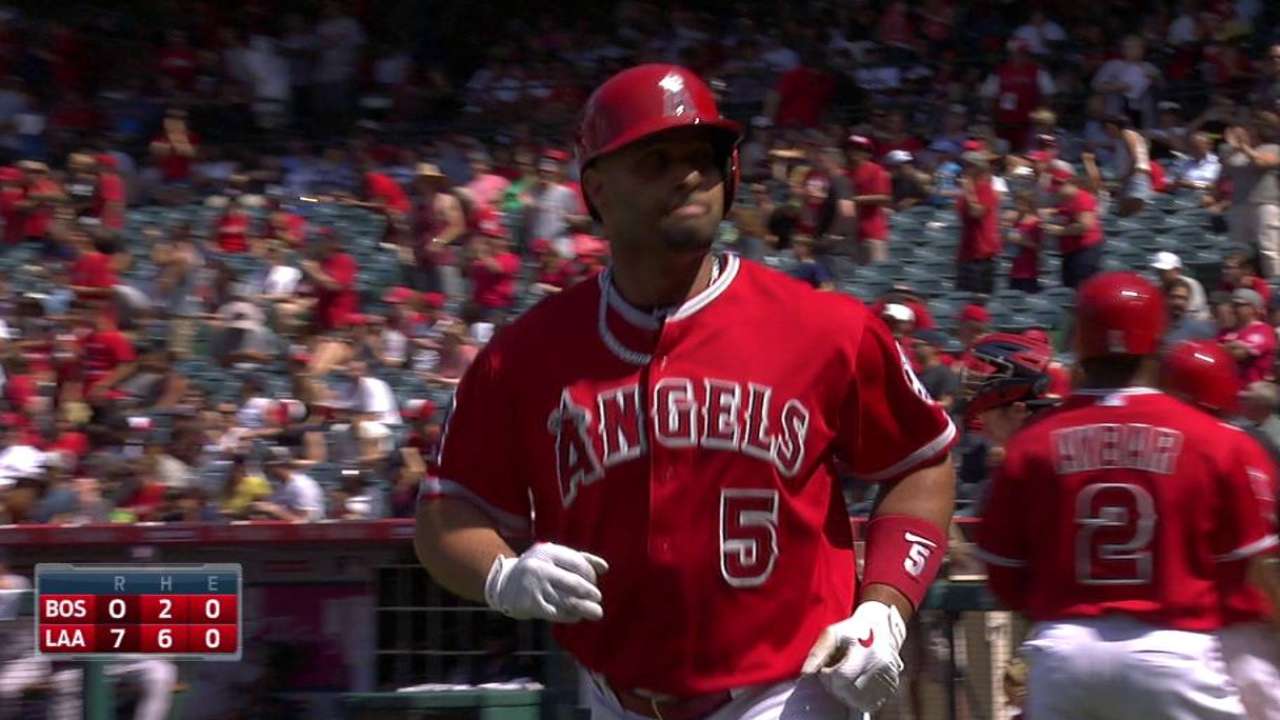 Pujols' solo shot
