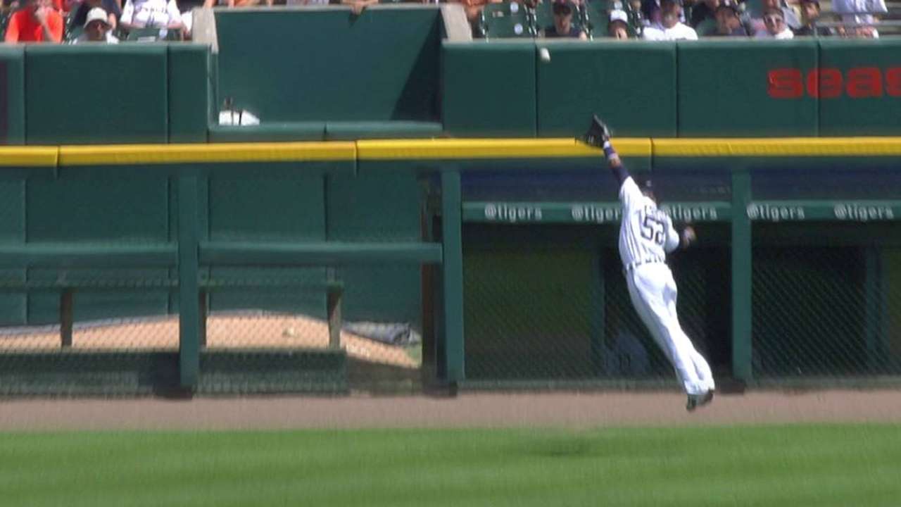 Cespedes' leaping grab