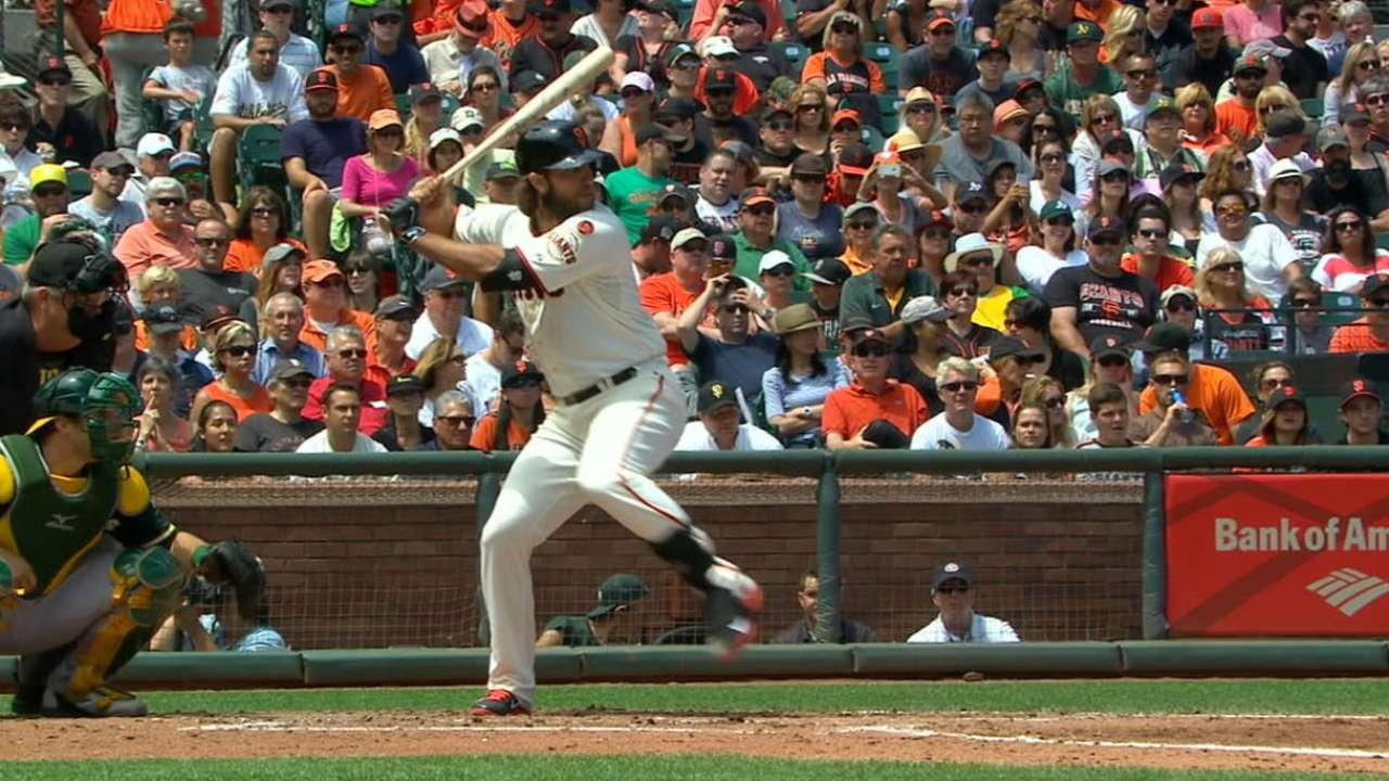 Bumgarner bateó y lanzó para superar a Oakland