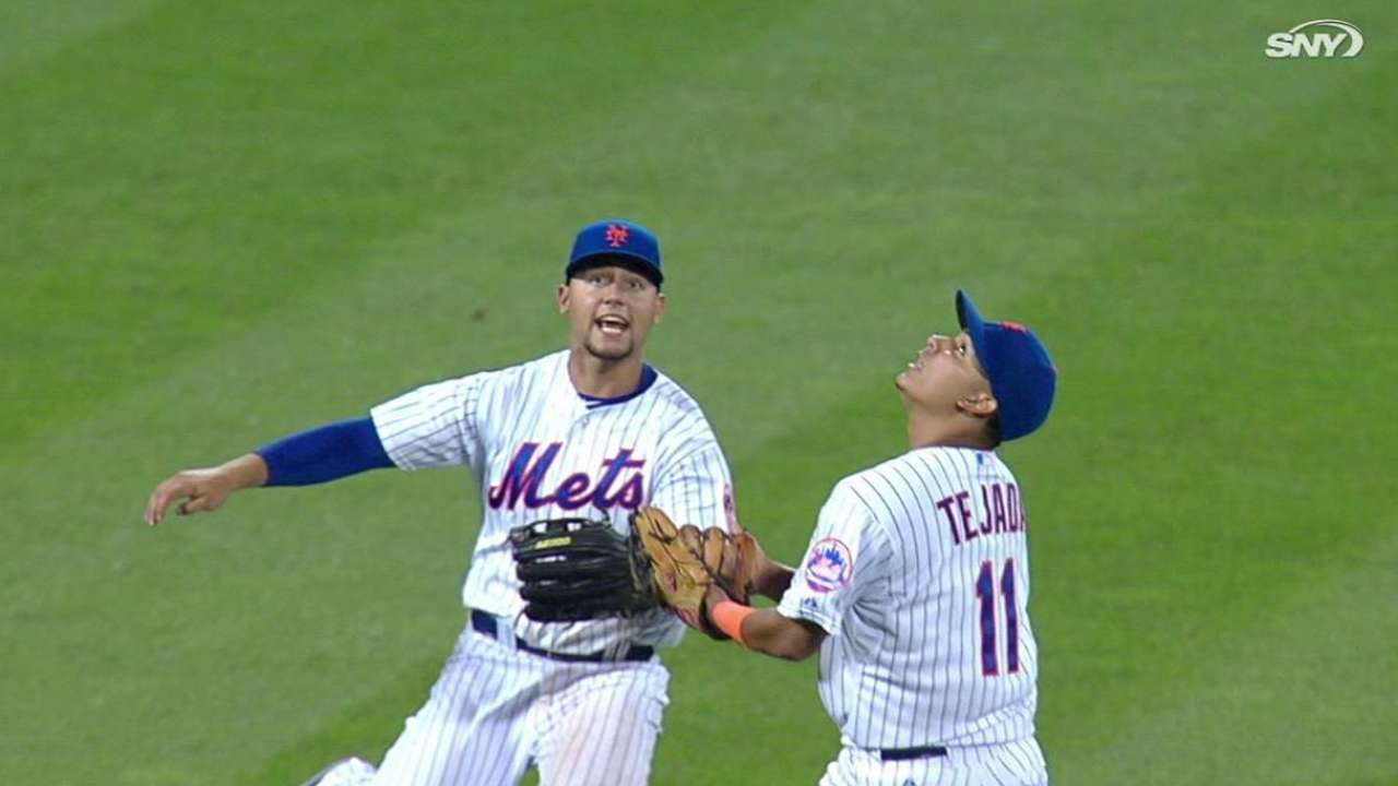 Mets collide on Crawford's hit