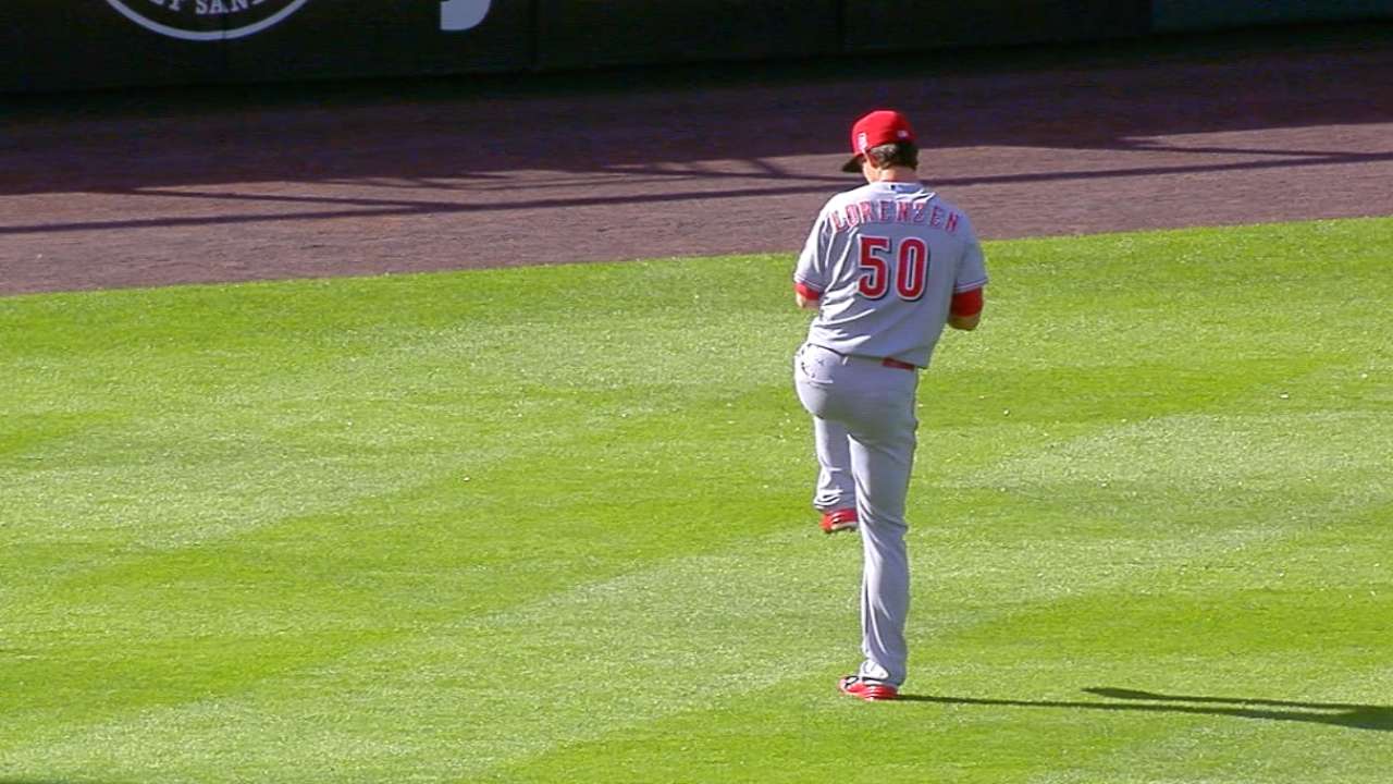 Lorenzen warms up