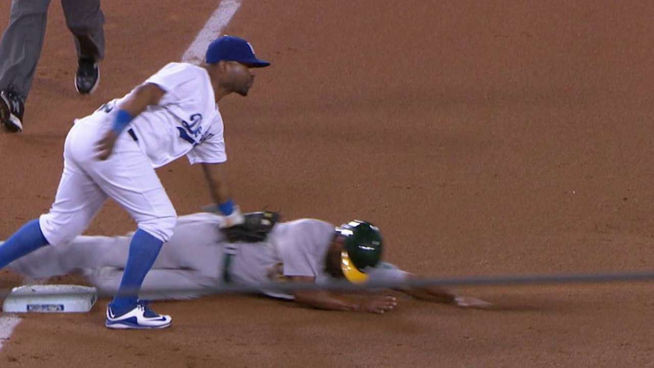 Grandal throws out Semien