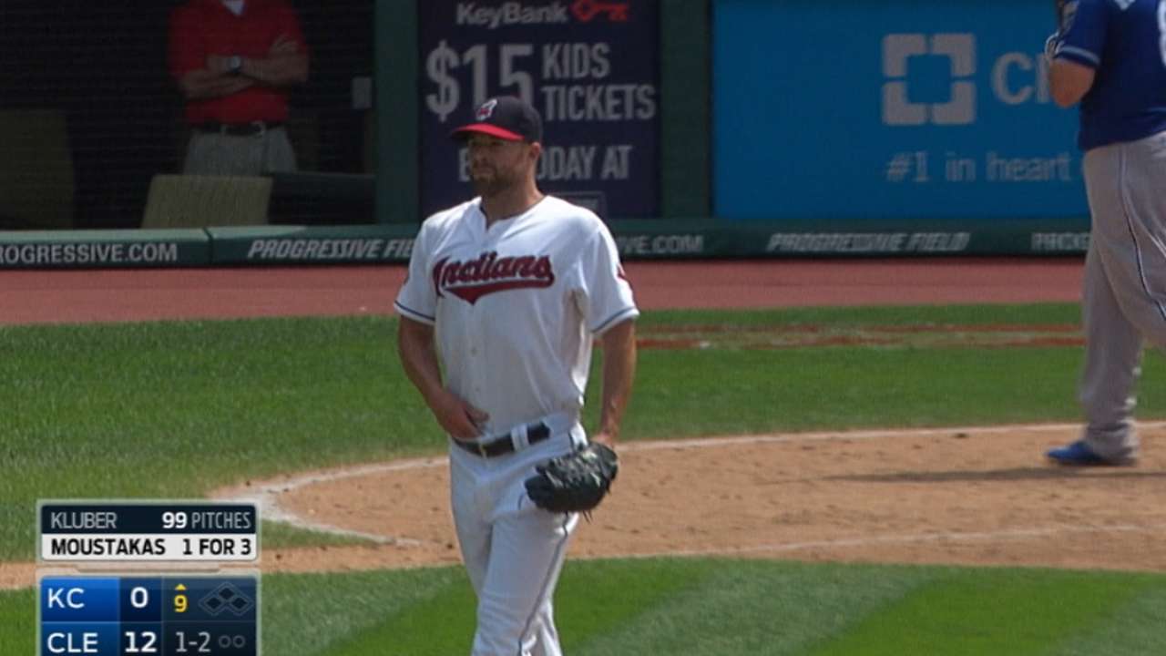 Kluber, 12-run outburst help Tribe beat Royals