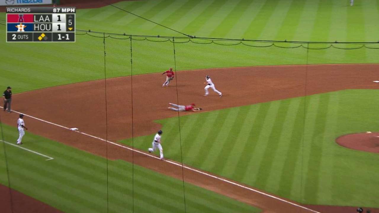 Altuve's RBI infield single