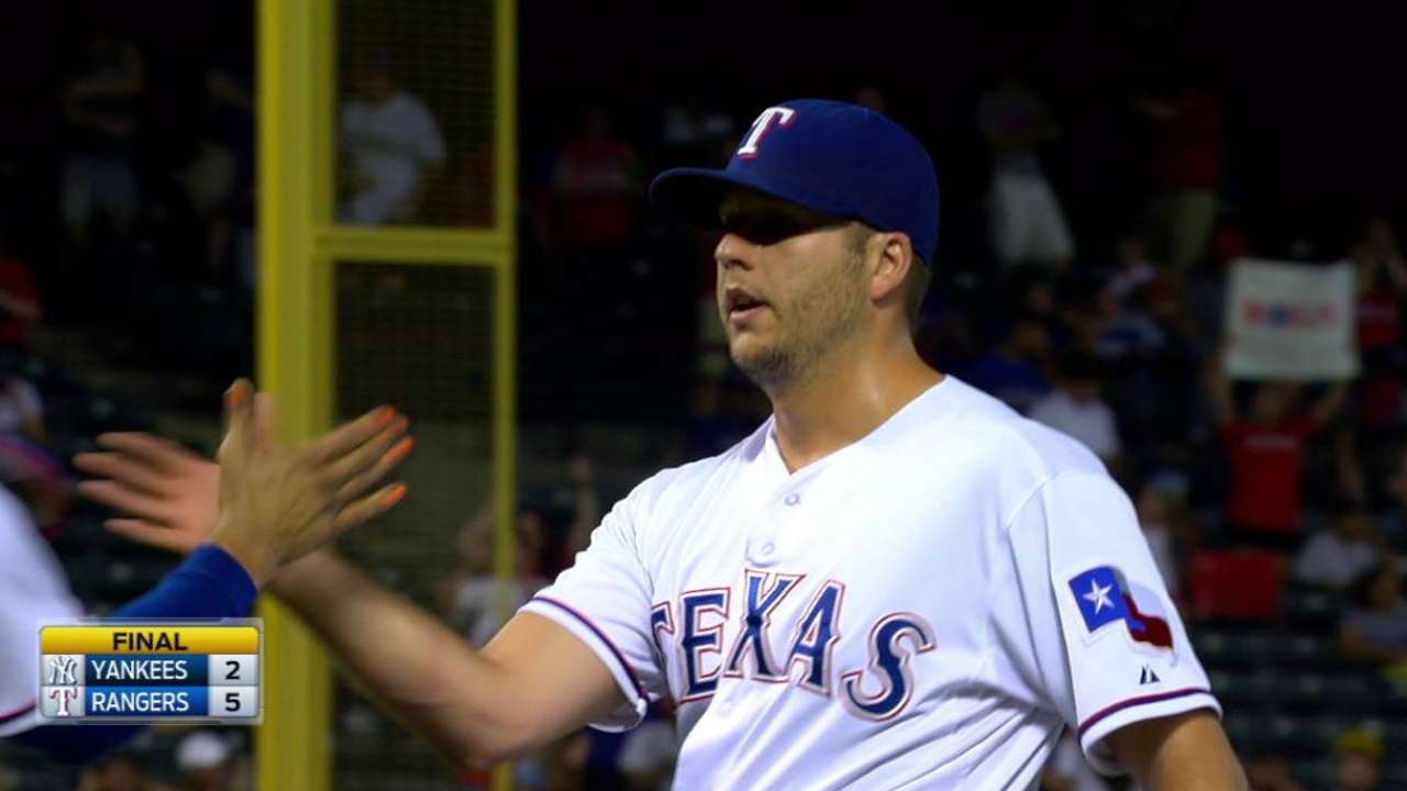 Tolleson earns save, Rangers win