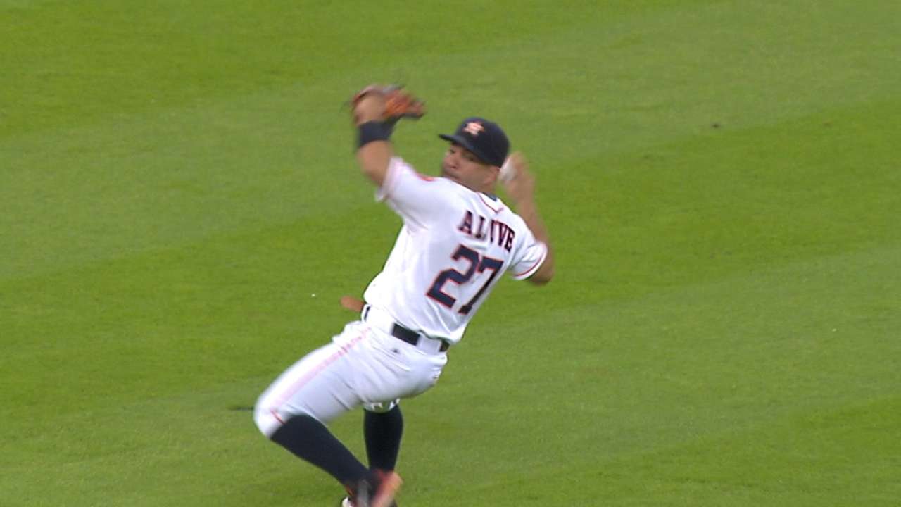 Must C: Altuve's slick toss