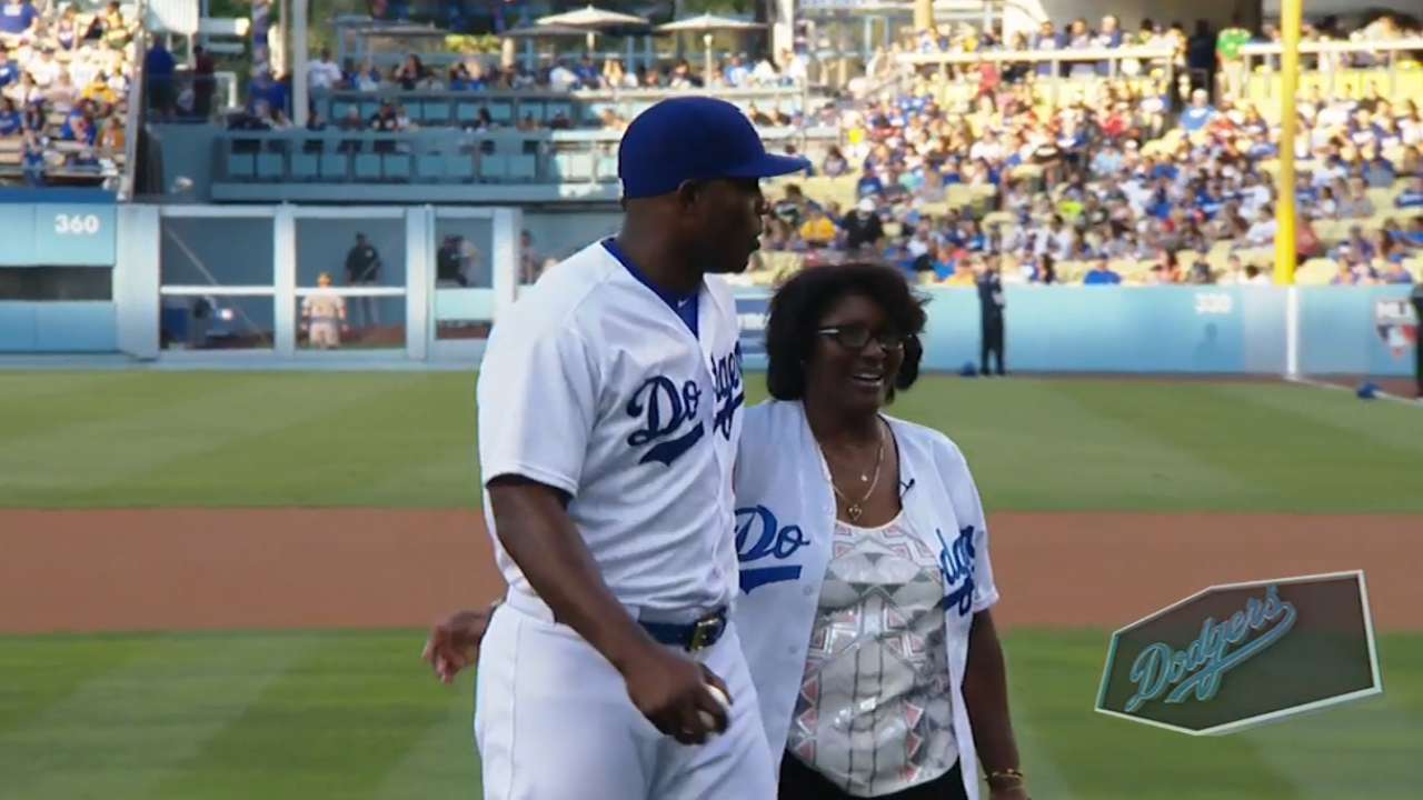 Puig's mom throws first pitch