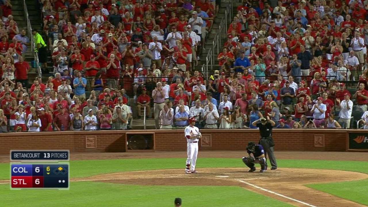Moss gets ovation during at-bat
