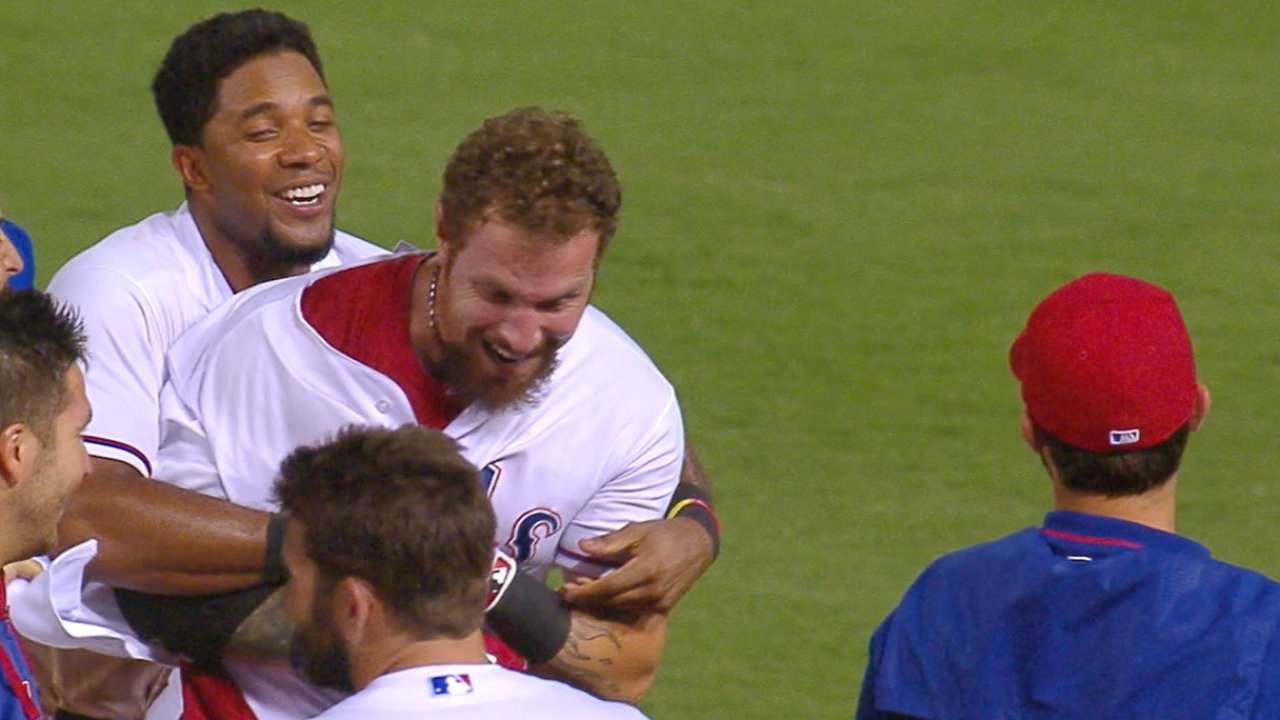 Rangers win slugfest on Hamilton walk-off hit