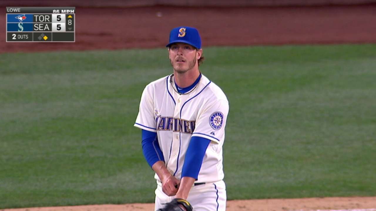 Blue Jays boost bullpen, deal for Lowe